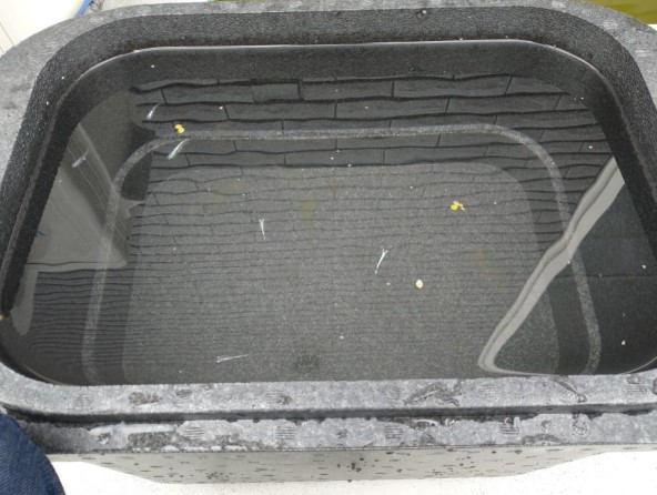 【新商品】保冷性・保温性抜群！取手と蓋が付いた厚み約5cmの丈夫な構造「メダカ飼育箱」発売開始